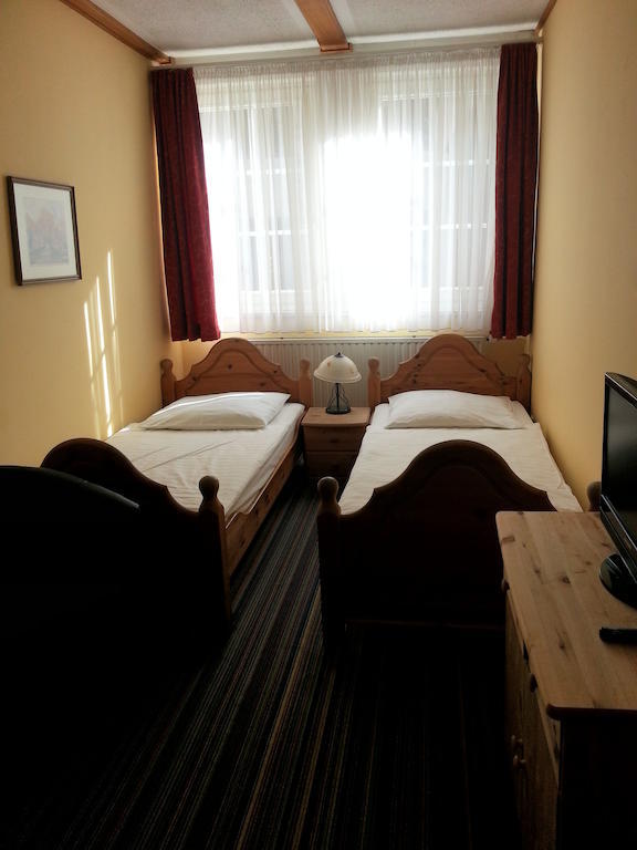 Hotel Alte Rathausschaenke - Garni *